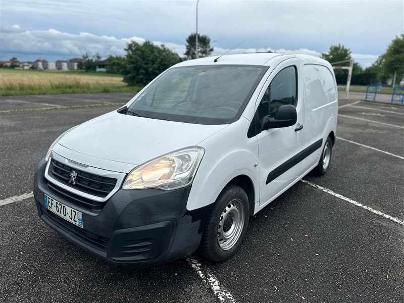 Peugeot Partner convoy&eacute; par AUTOMOVE